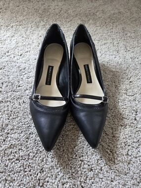 Dana Buchman Black Pointed Flats